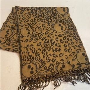 D&Y softer then cashmere skull roses scarf
